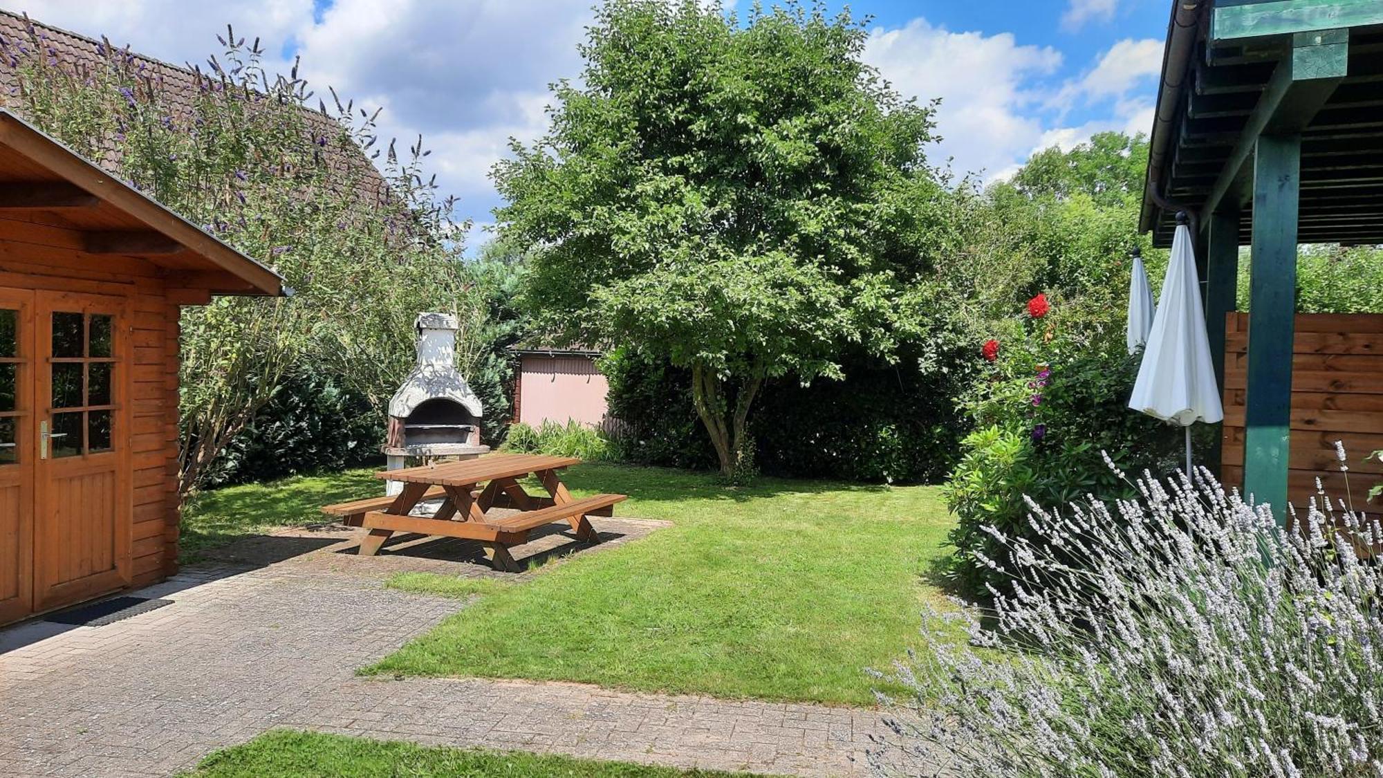 Ferienhaus Sasse Ferienwohnungen Mit Garten & Grill Molschow Exteriör bild